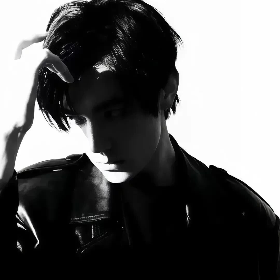 黑白男生头像