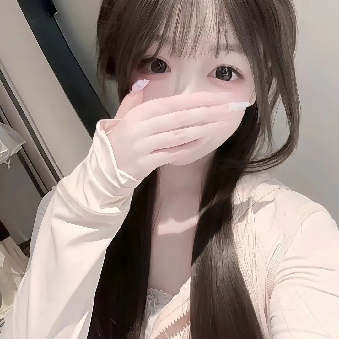 捂嘴甜妹女生头像