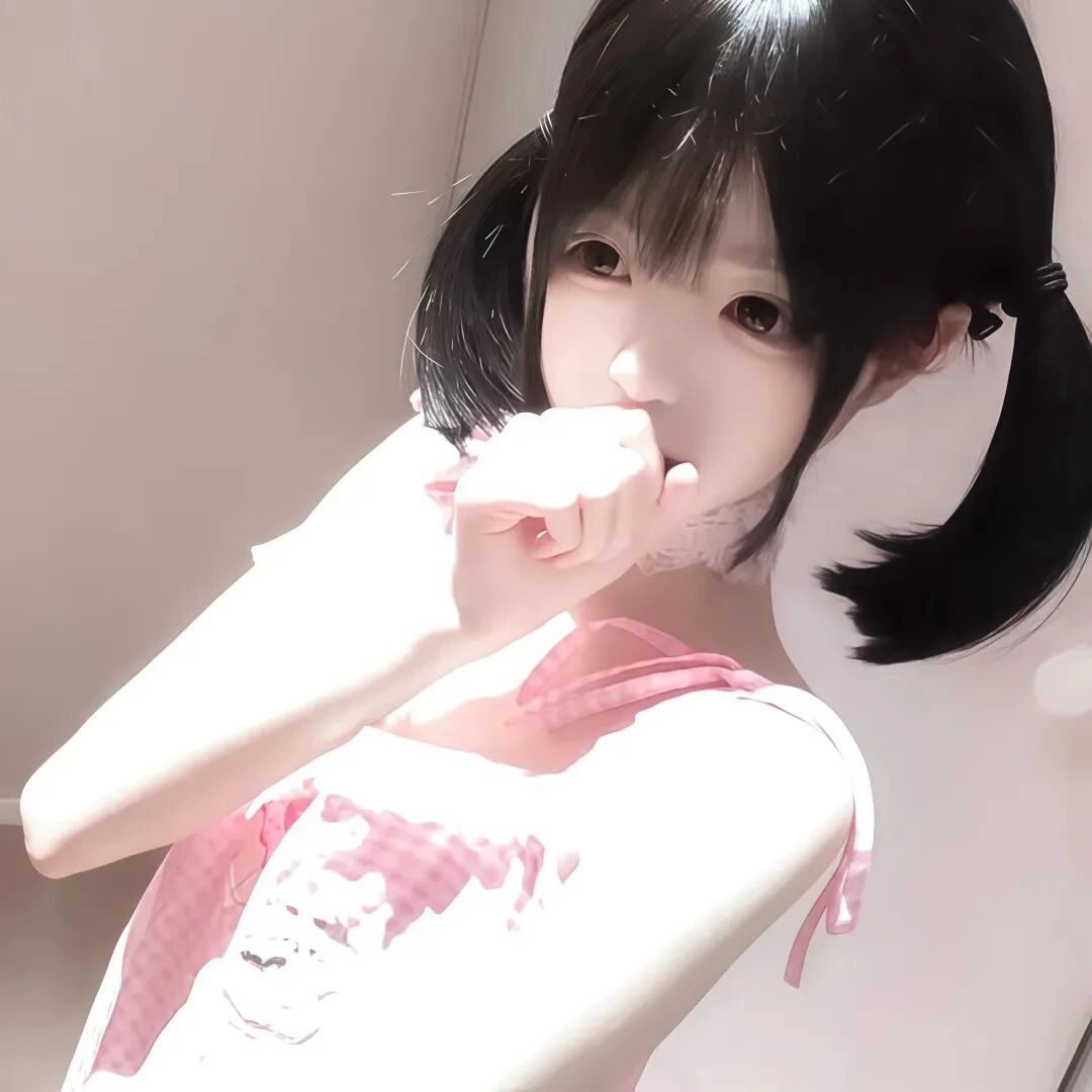 捂嘴少萝女生头像