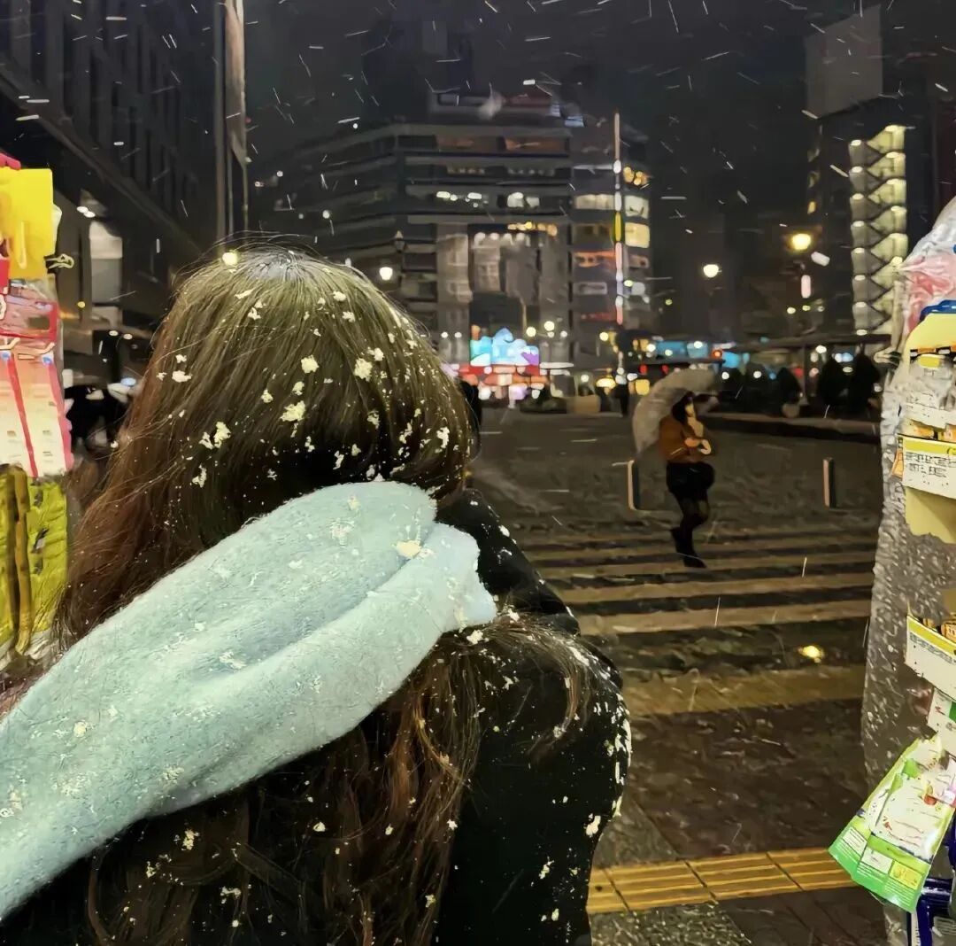 冬天氛围感背影不露脸女生头像