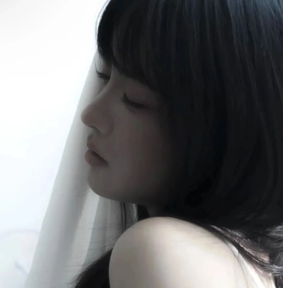 温柔侧脸女生头像