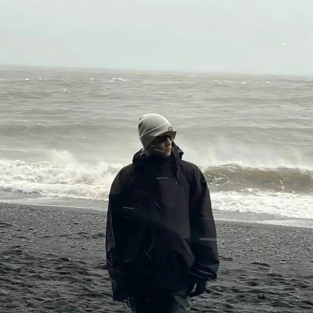 海边自由感男生头像