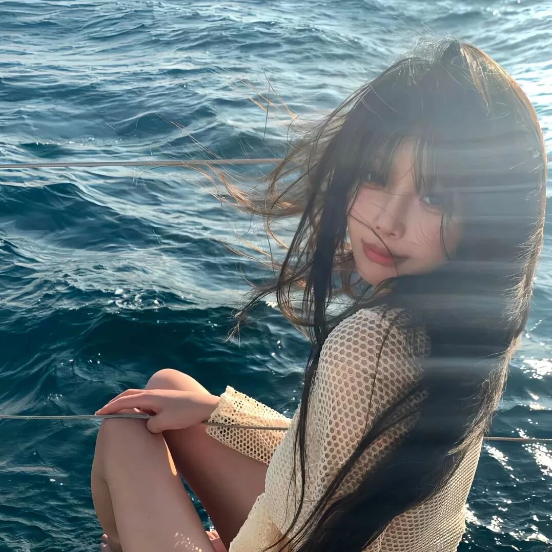 海边甜妹女生头像