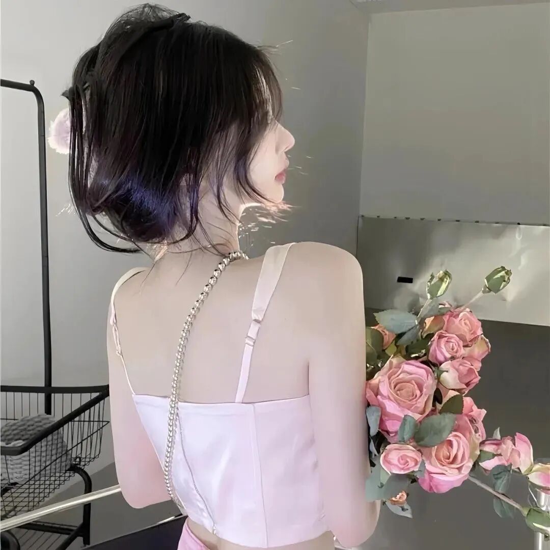 温柔鲜花侧脸女生头像