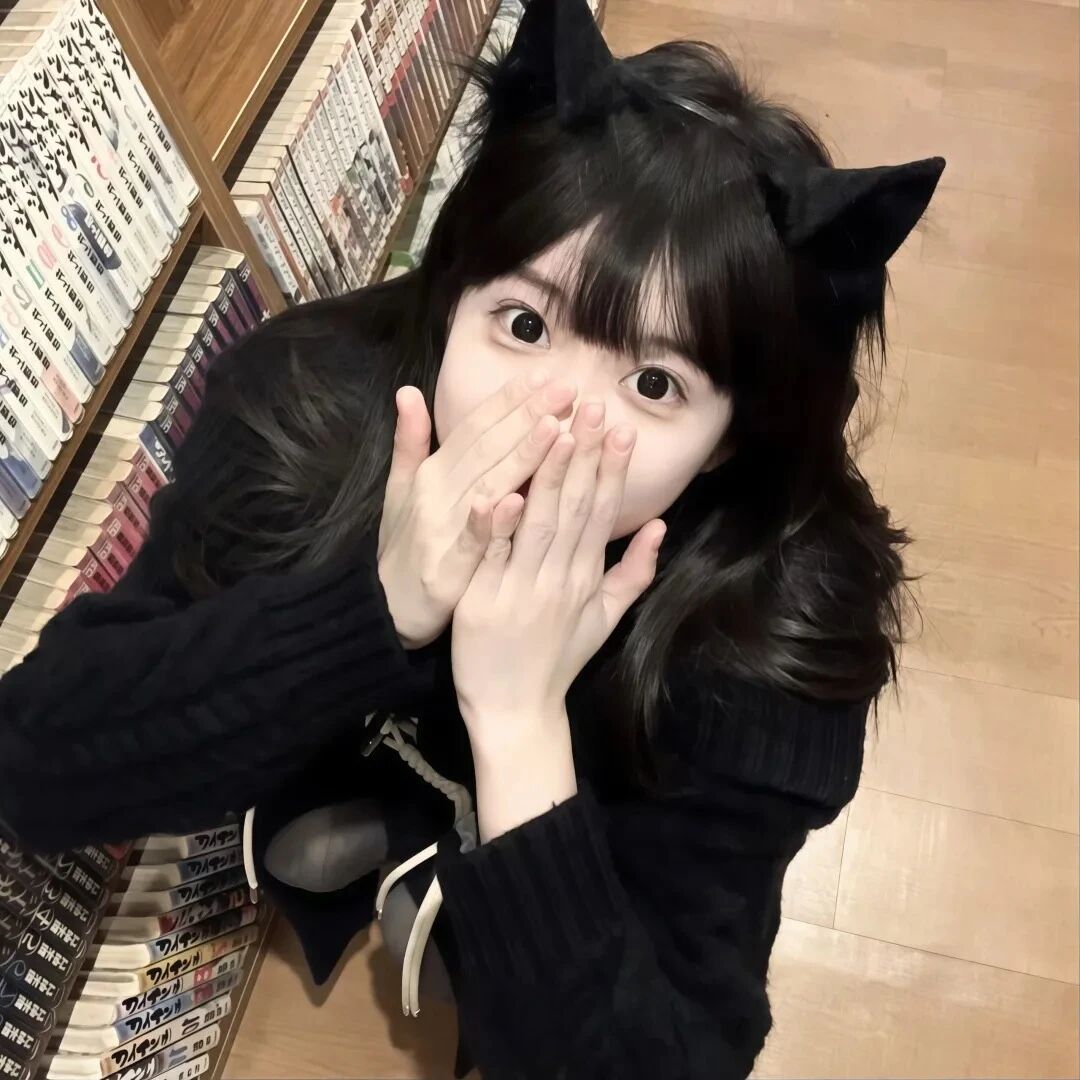 捂嘴少萝女生头像