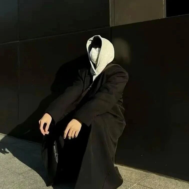 蹲着小众不露脸男生头像