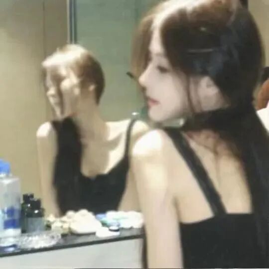 温柔侧脸女生头像