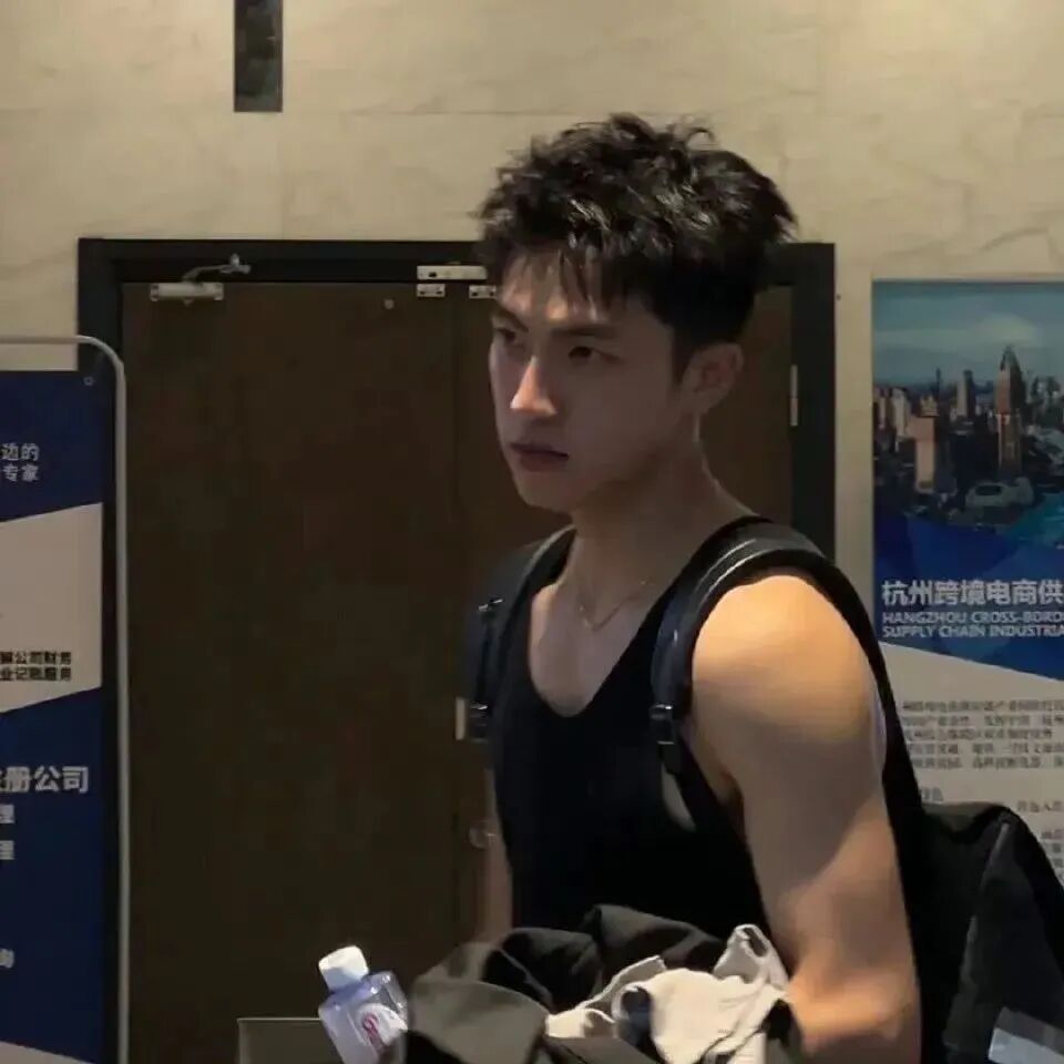 阳光帅气男生头像
