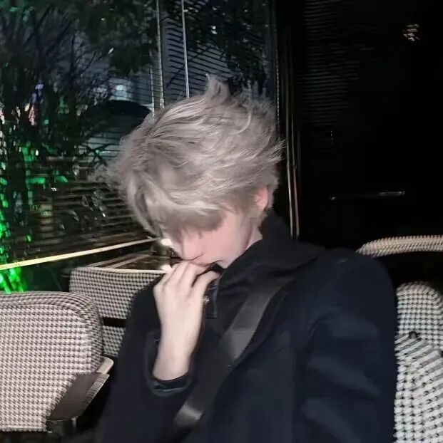 个性侧脸男生头像