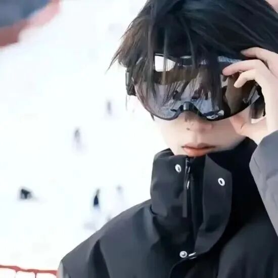 滑雪镜冬天痞帅男生头像