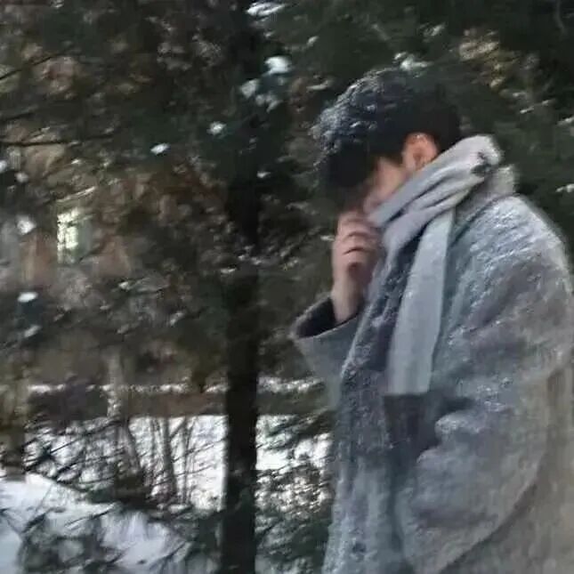 冬天氛围感侧脸男生头像