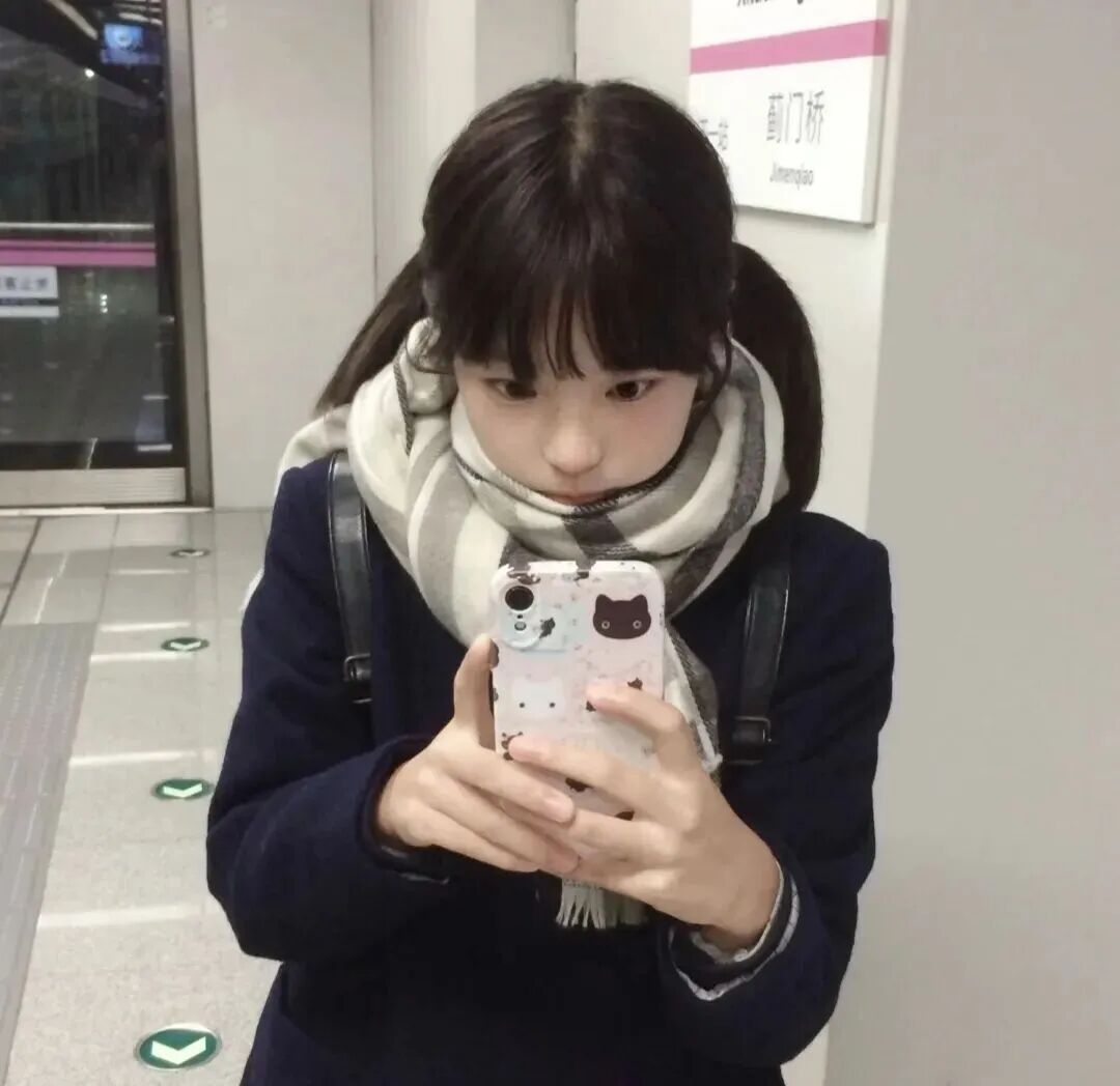 自拍手机少萝女生头像