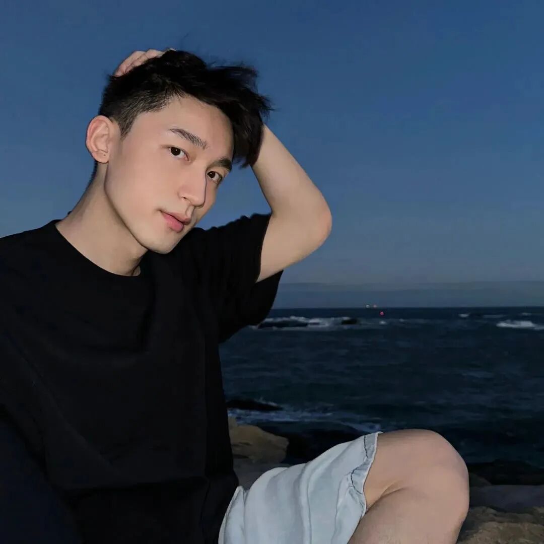 海边成熟男生头像