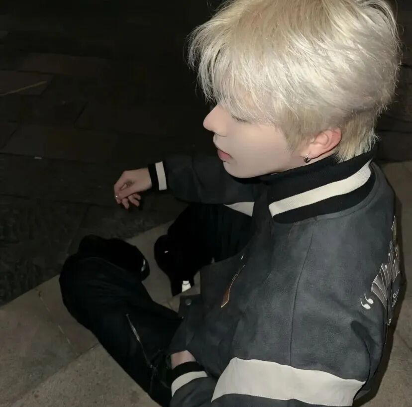 帅气侧脸男生头像