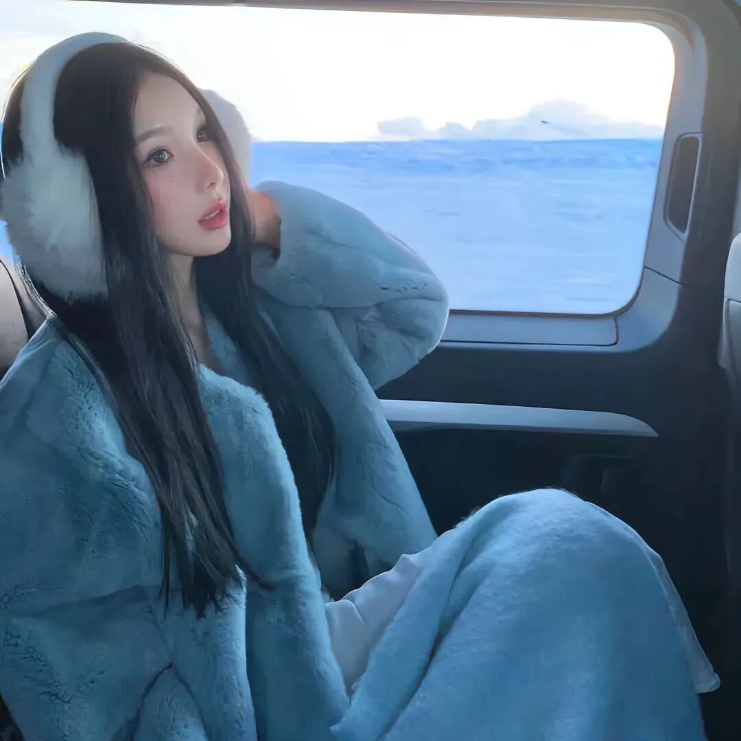 车内气质侧脸女生头像
