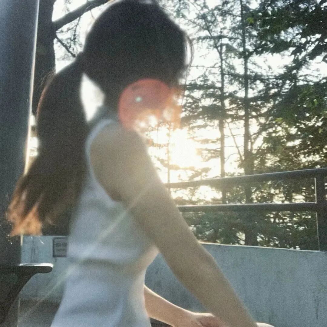 光感不露脸女生头像