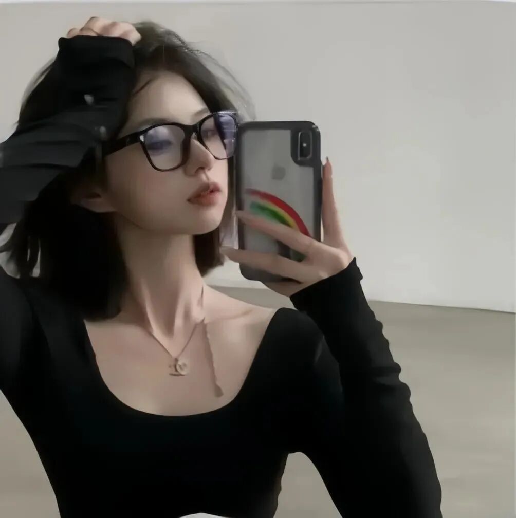 自拍手机纯欲女生头像