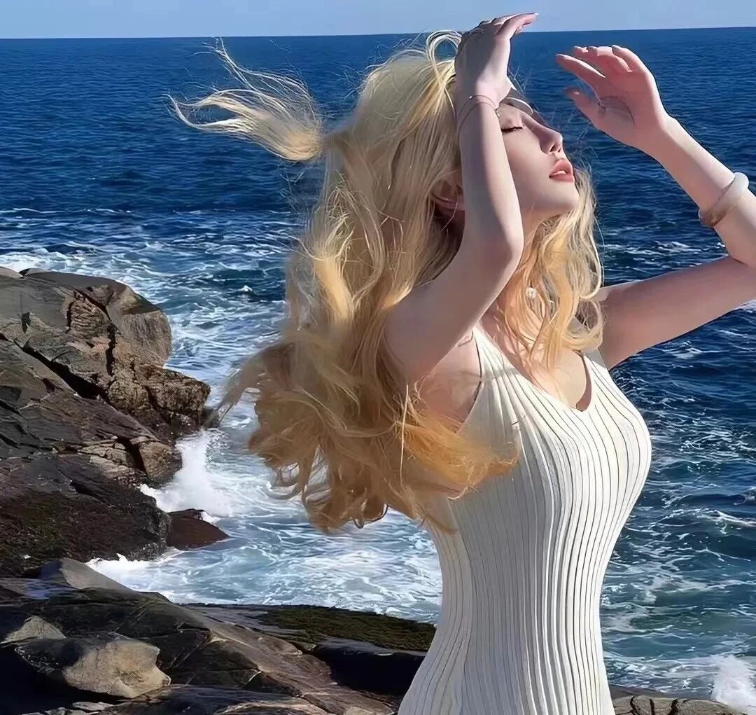 氛围感海边侧脸女生头像