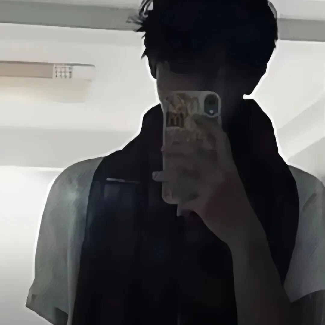 自拍手机痞帅男生头像
