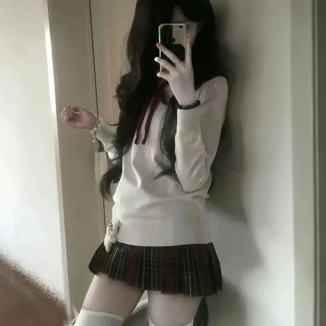jk制服自拍手机不露脸女生头像