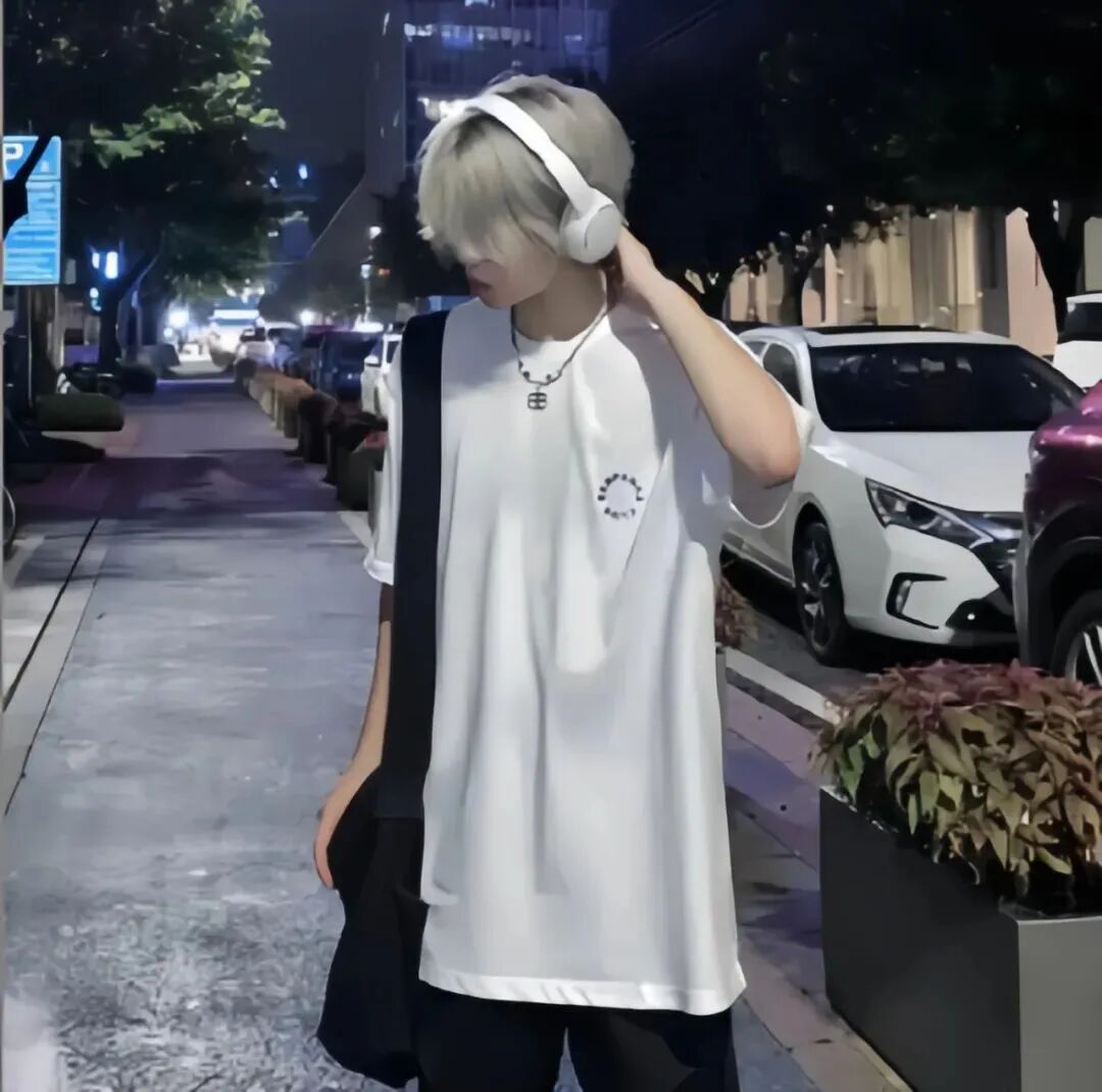 戴耳机个性男生头像