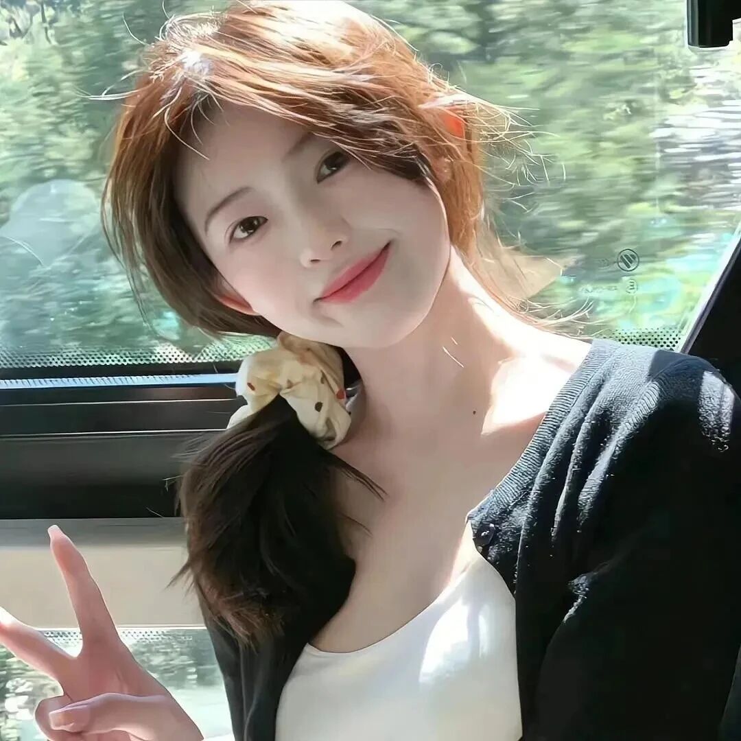 剪刀手温柔女生头像