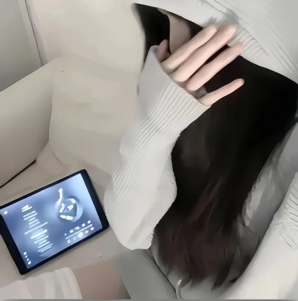 纯欲侧脸女生头像