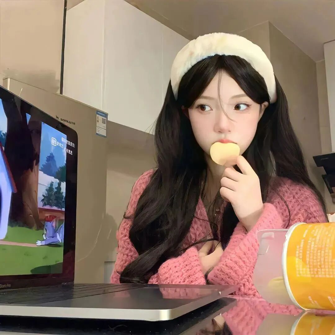 吃东西甜妹女生头像