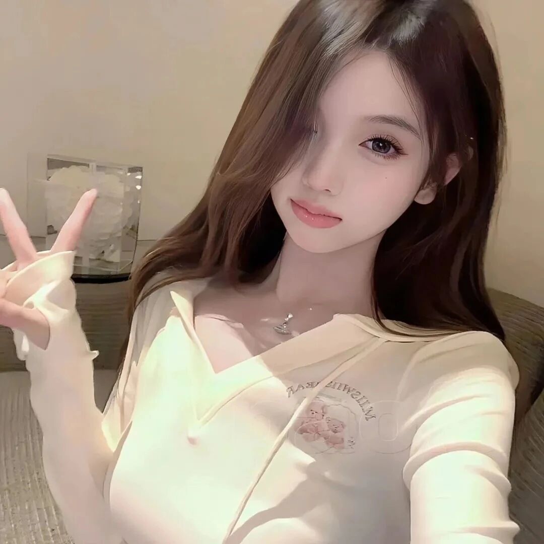 剪刀手纯欲女生头像