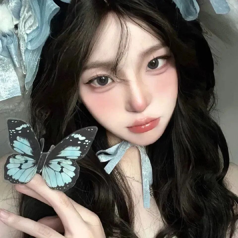 蝴蝶温柔女生头像