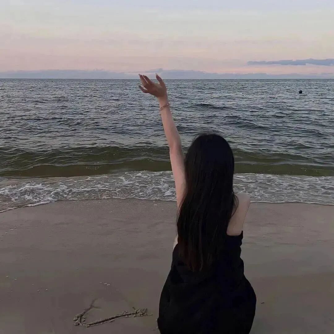 氛围感海边背影不露脸女生头像