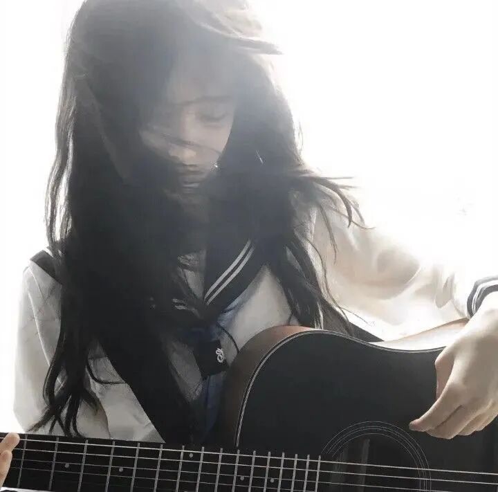 吉他学院风女生头像
