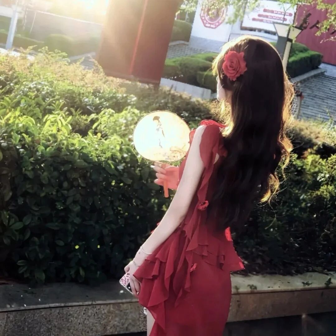 光感背影不露脸女生头像