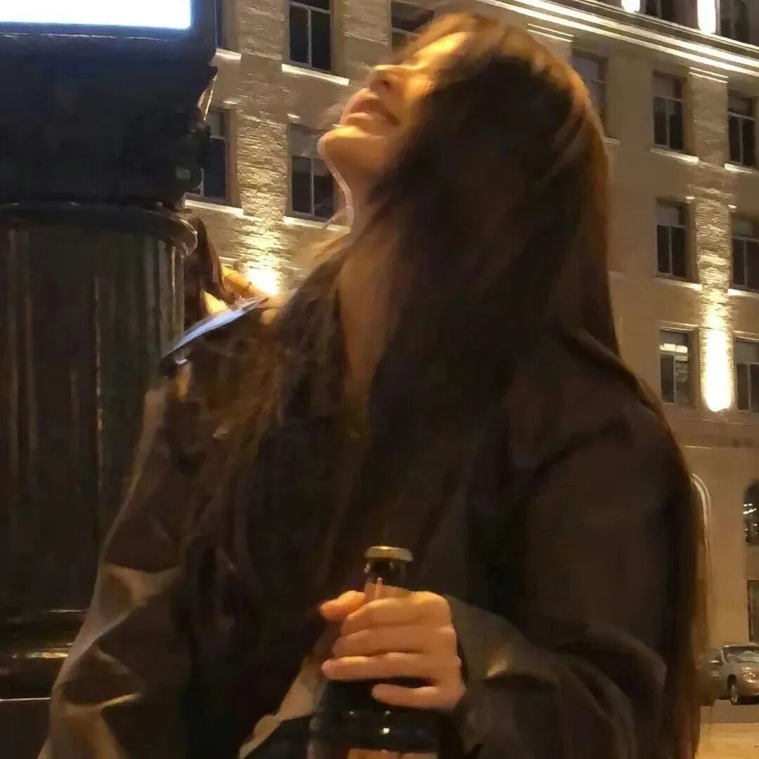 侧脸氛围感女生头像