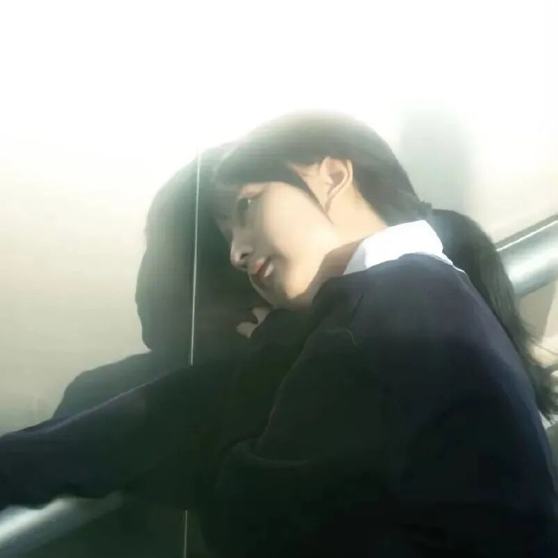 光感侧脸女生头像