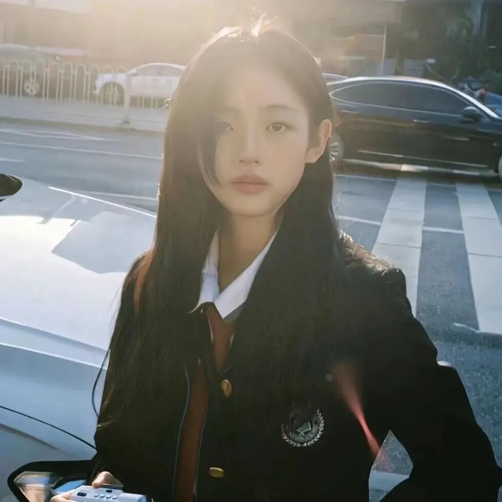 学院风光感女生头像