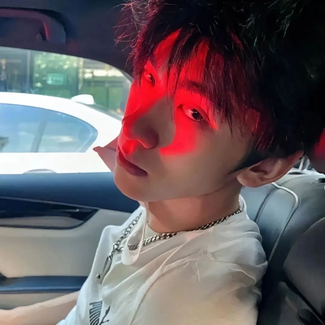 车内个性男生头像