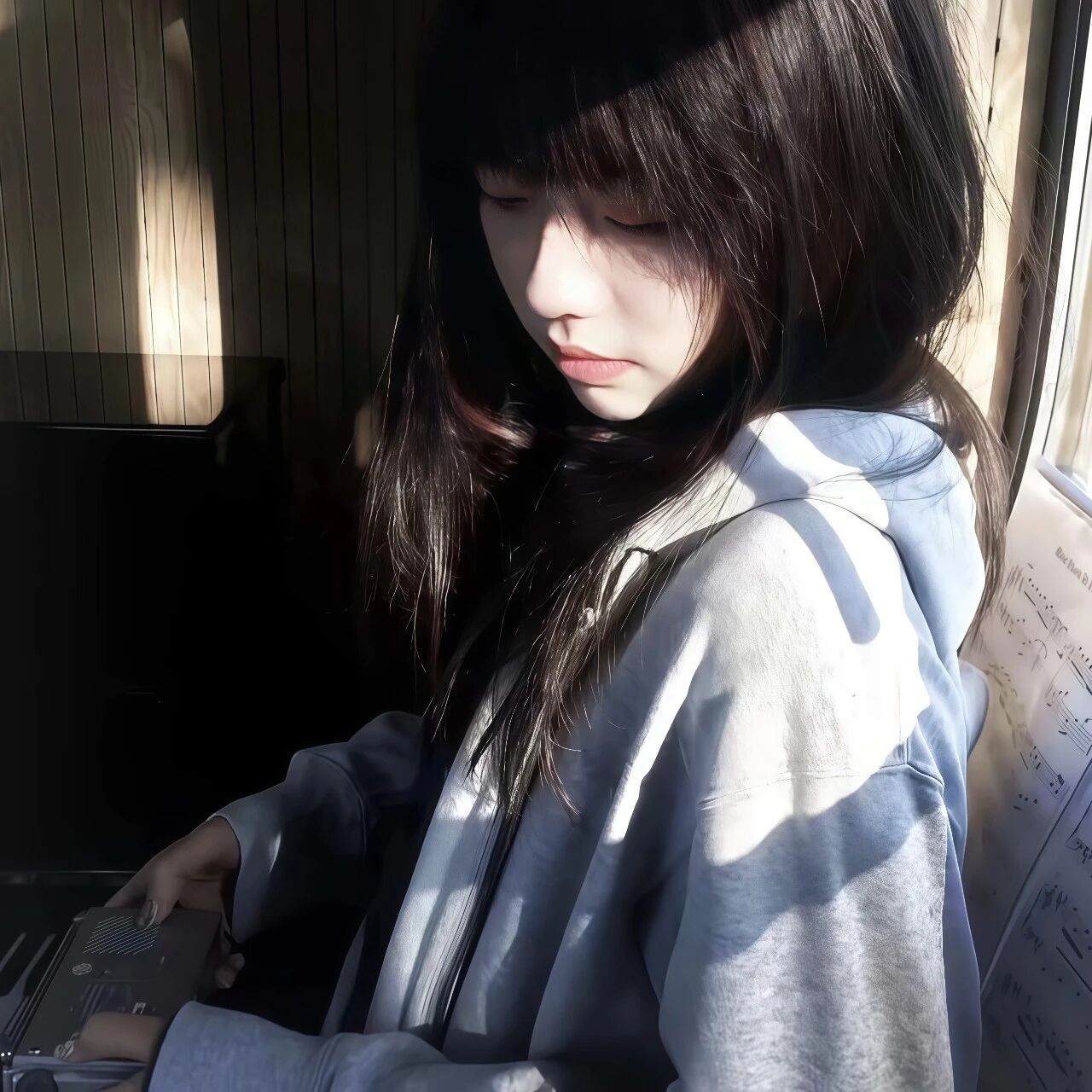 清冷侧脸女生头像