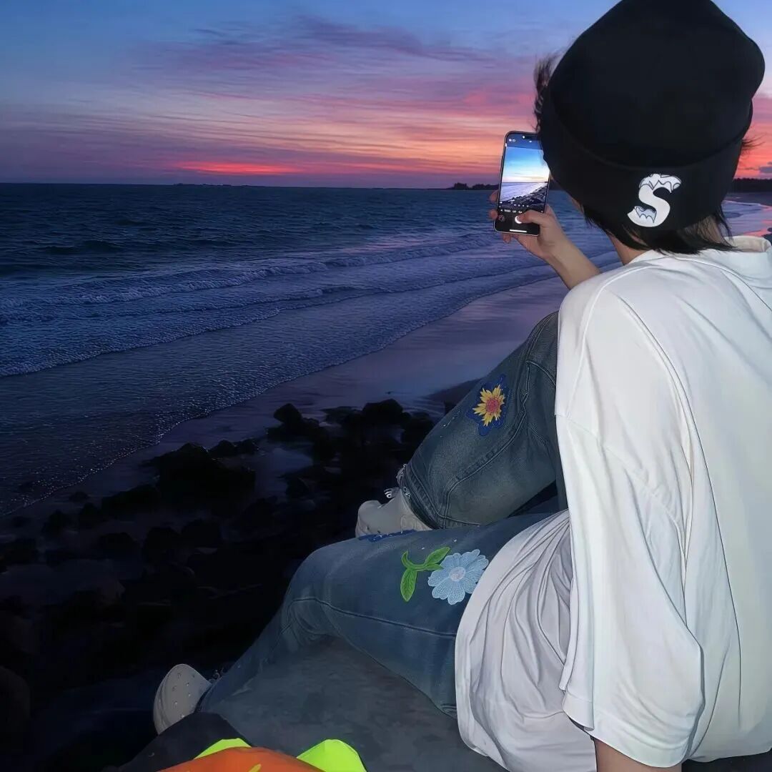 海边自由感不露脸男生头像