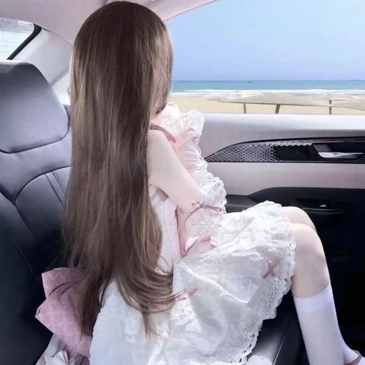 车内纯欲不露脸女生头像