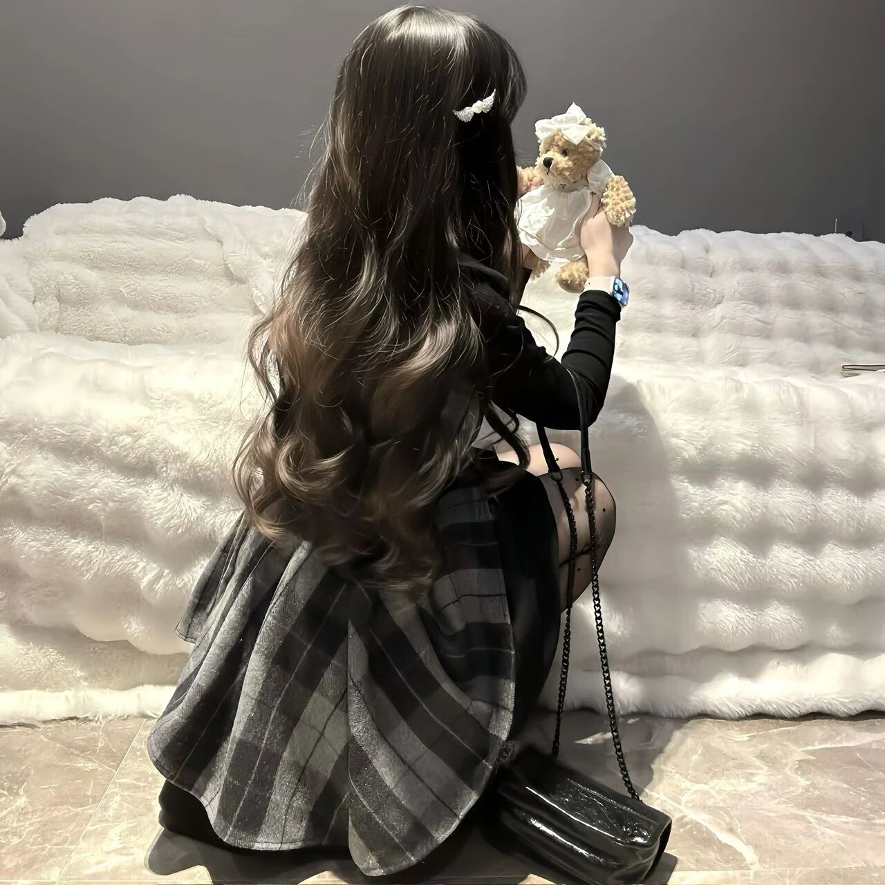 蹲着甜妹不露脸女生头像