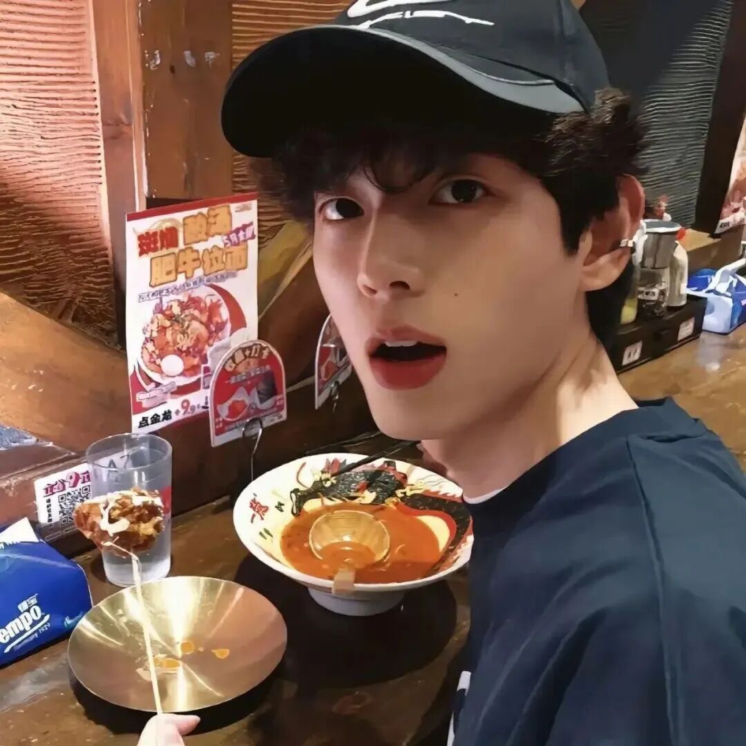 吃饭小众男生头像