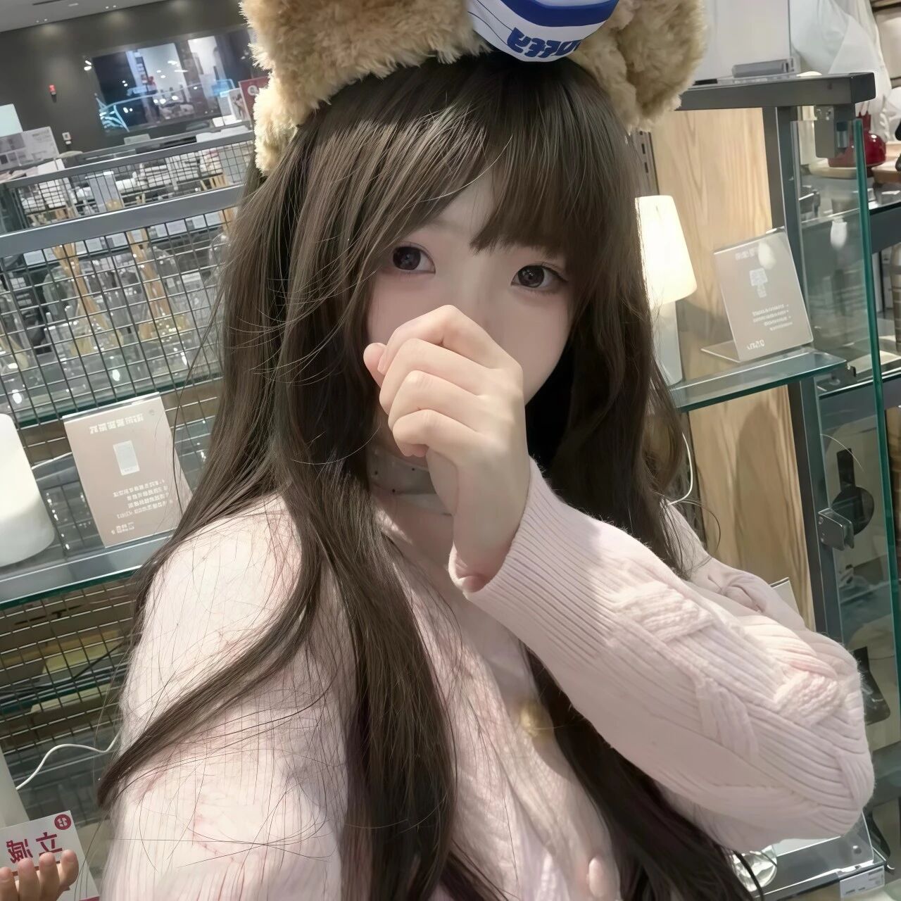 捂嘴甜妹女生头像