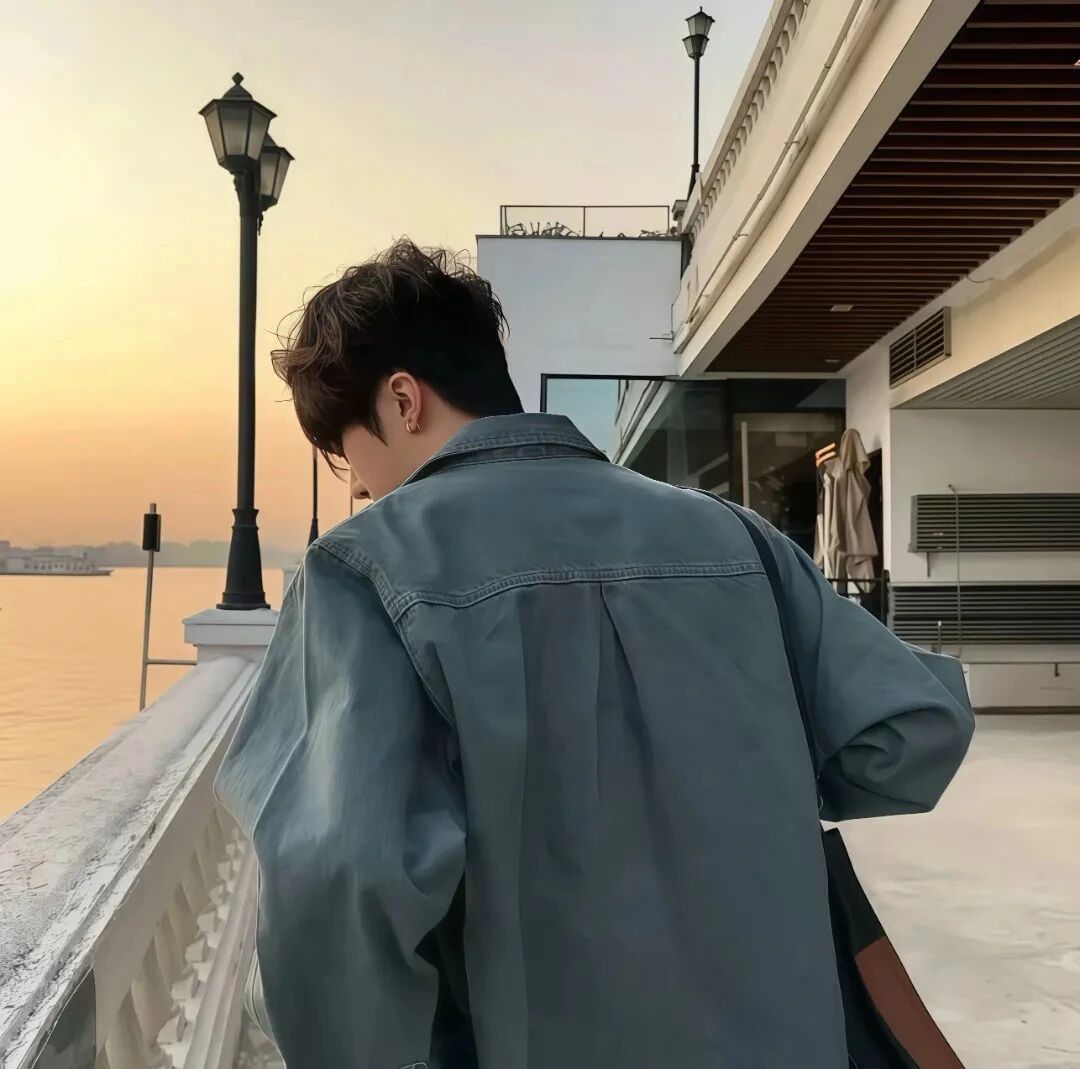 海边小众侧脸男生头像