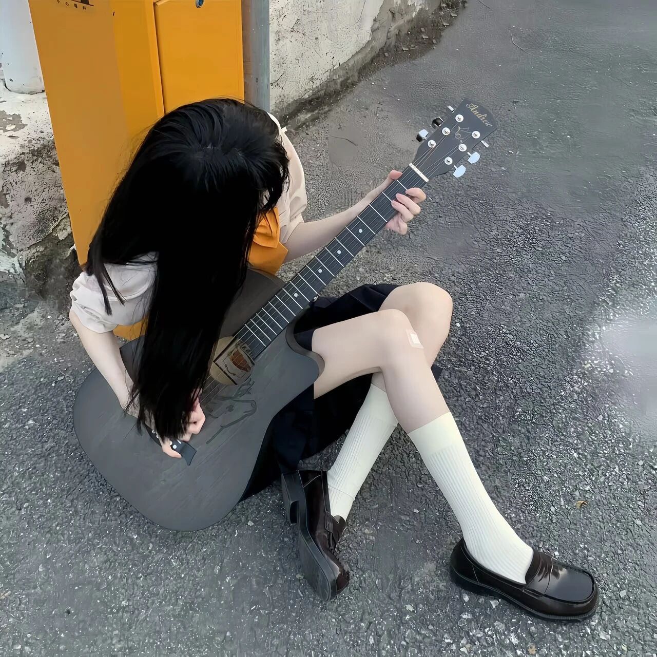 jk制服弹吉他小众不露脸女生头像