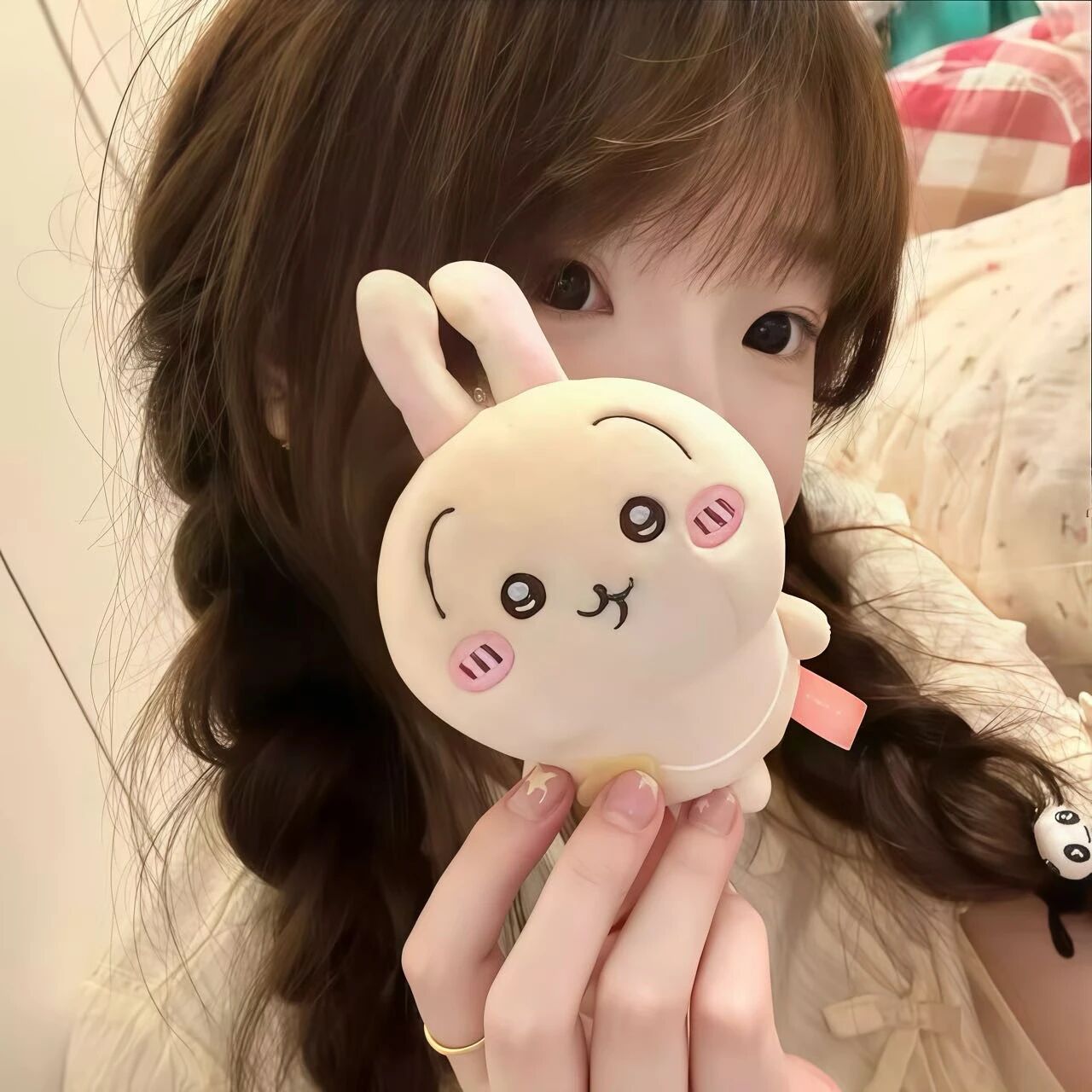 拿着小八甜妹女生头像