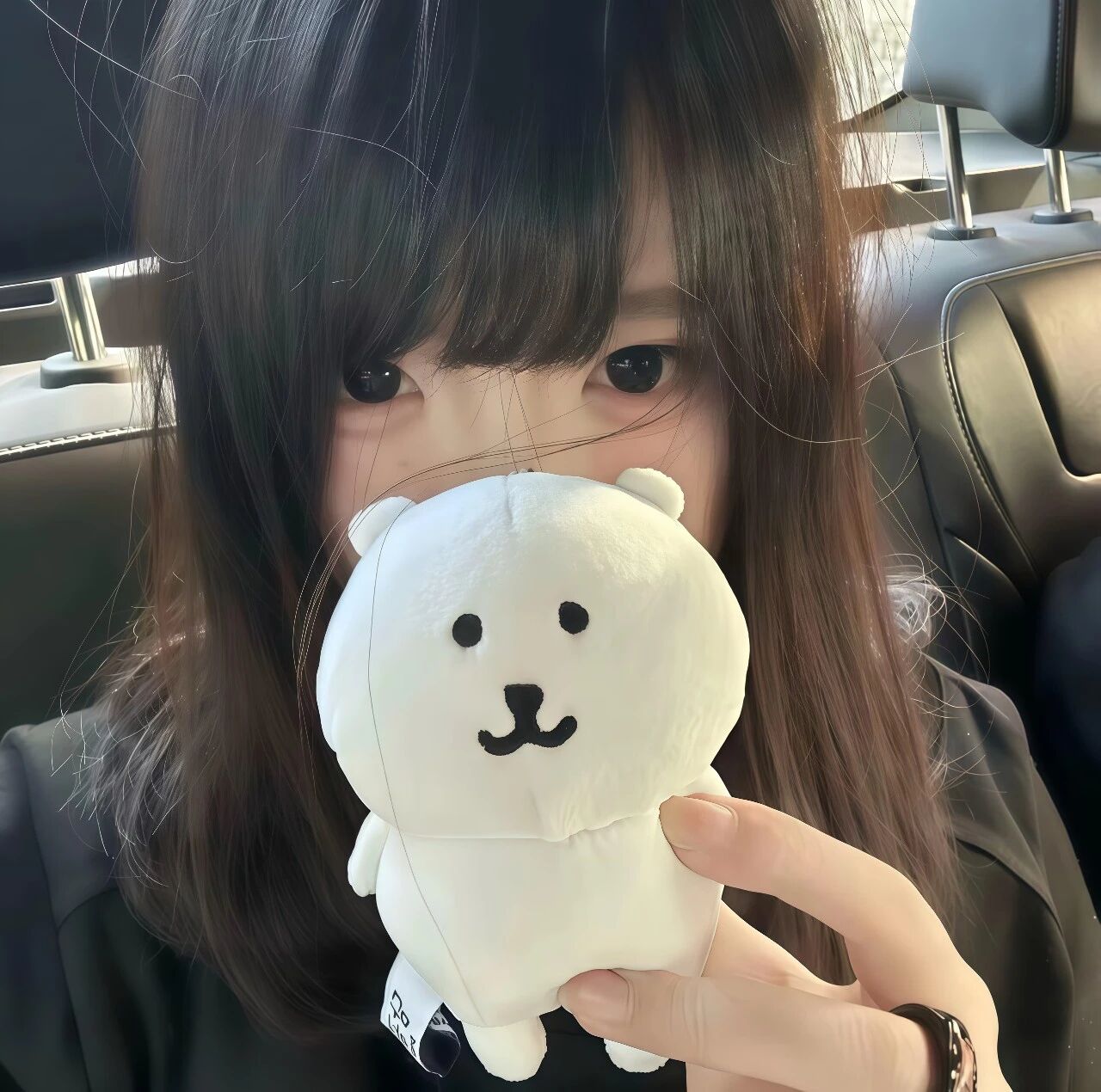 拿着小八甜妹女生头像