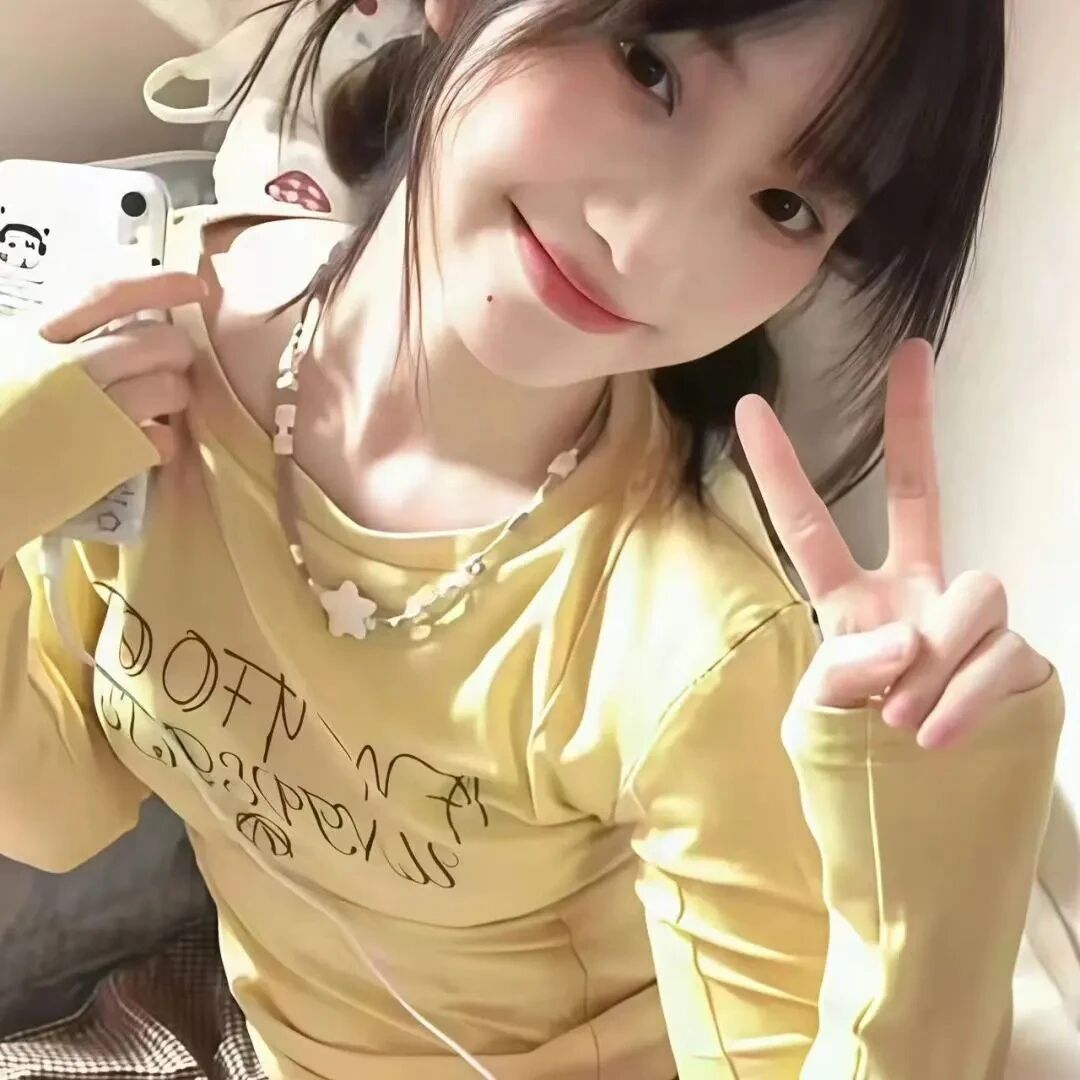 剪刀手甜妹女生头像