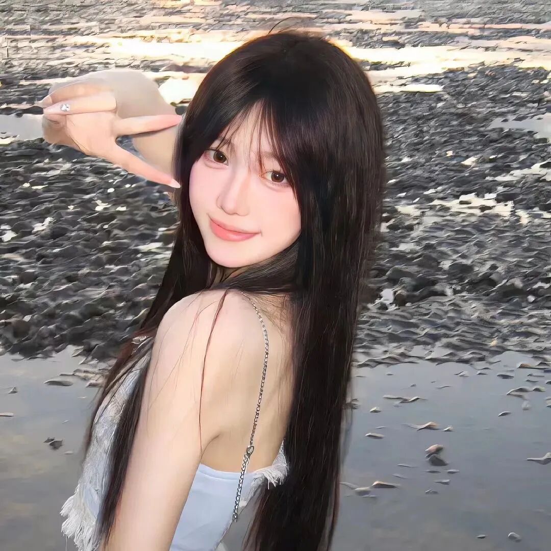 剪刀手温柔女生头像