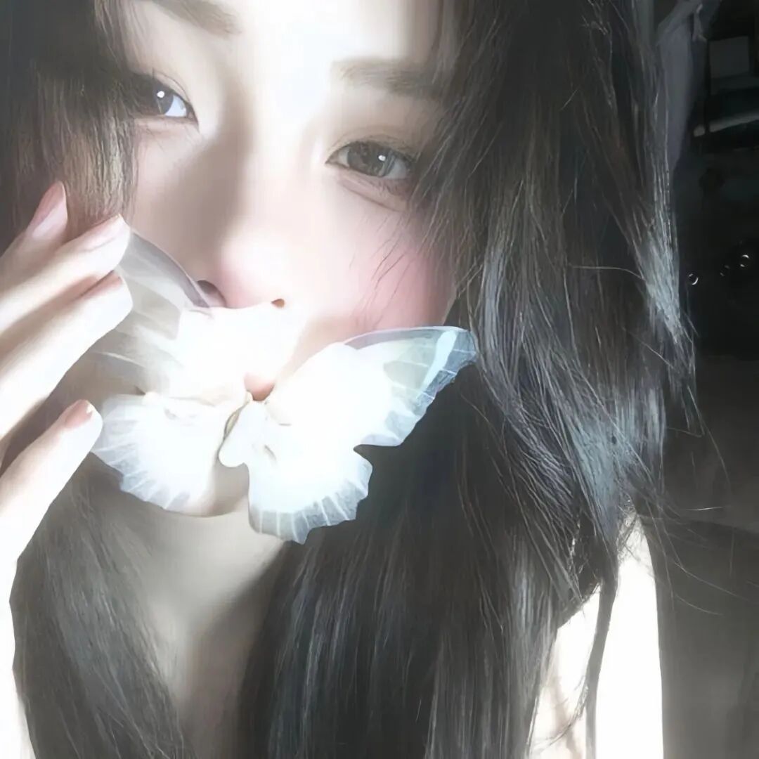 蝴蝶温柔女生头像